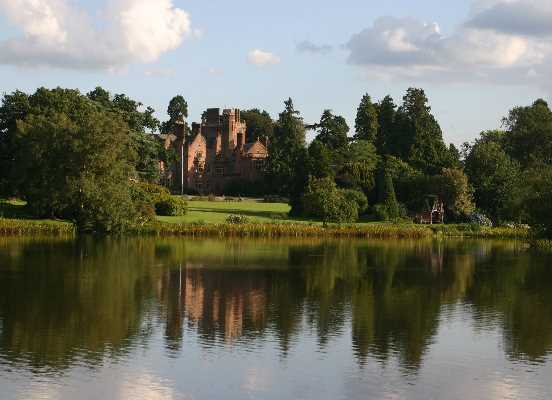 ../Images/06 img_9535 hall place.jpg